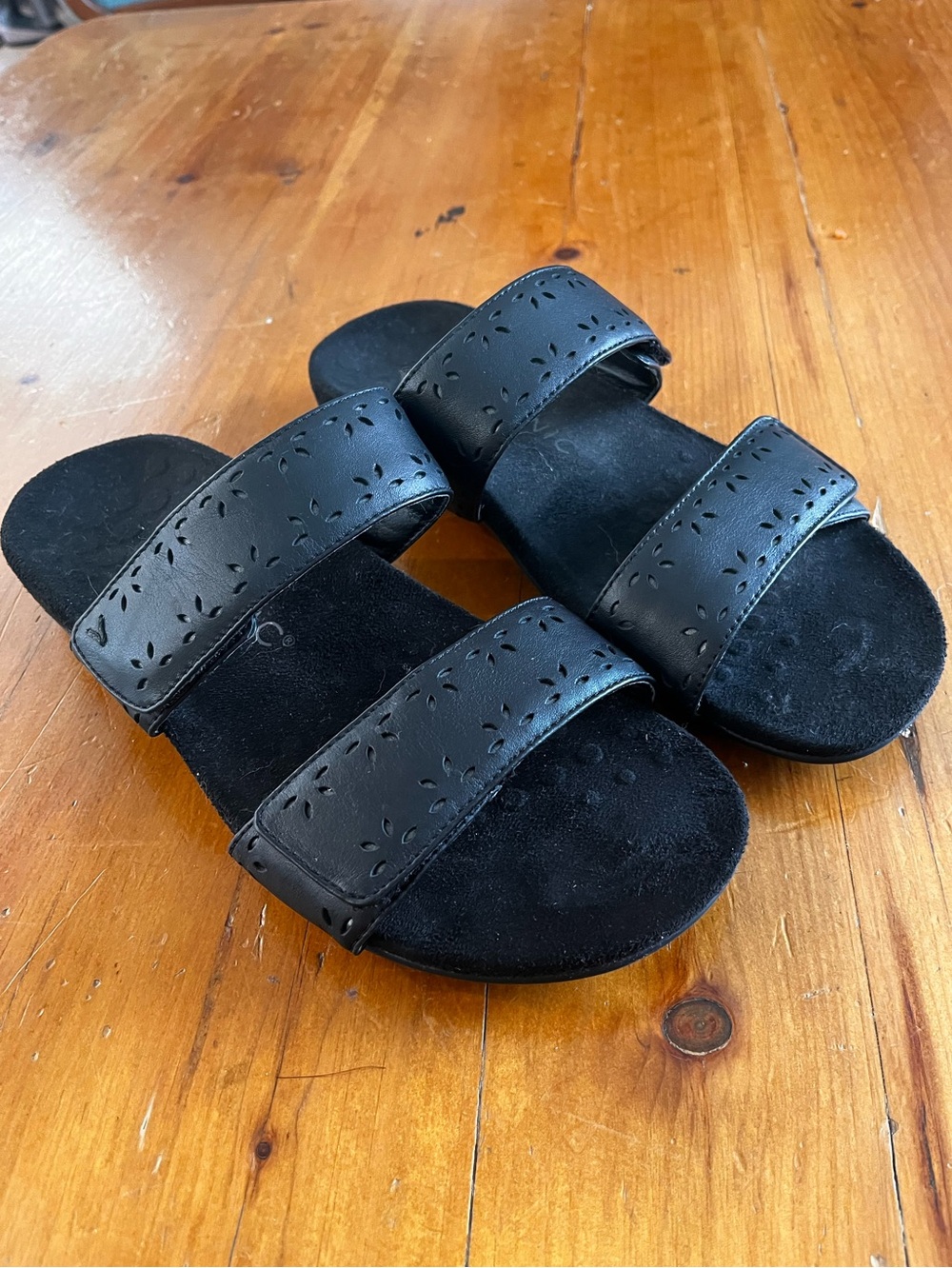 Vionic Randi Orthotic Adjustable Leather Strap Sandals Black